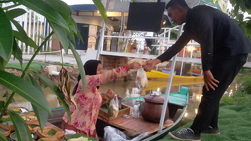 Tawarkan Pemandangan Persawahan, Berburu Takjil Di Pasar Terapung Binjai
