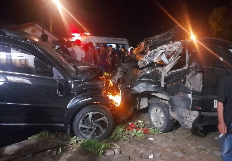 Lakalantas di Tapsel, 2 Tewas dan 7 Luka-luka