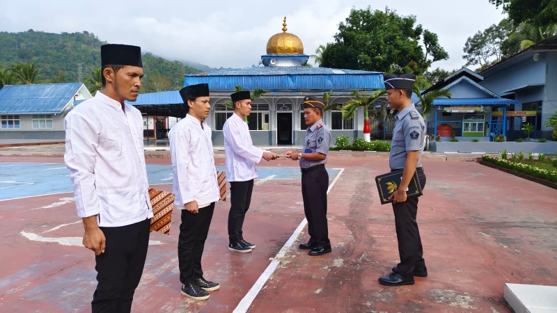 Usai Pelaksanaan Sholat Ied Lapas Padangidimpuan Gelar Penyerahan Remisi