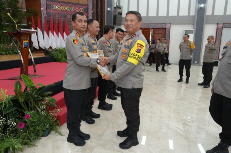 AKBP Yasir Terima Award dari Kapolda Sumut Peringkat Pertama Kelolah Medsos