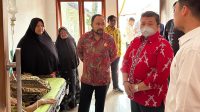 Bupati Tapsel Jenguk Bocah Korban Pohon Tumbang dan Rekomendasi Rujukan ke Rumah Sakit di Medan