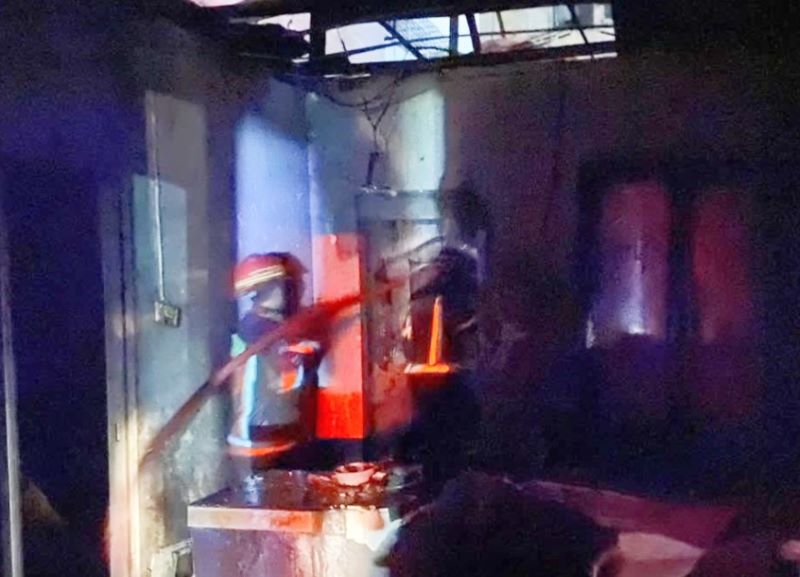 Korslet, Bengkel Mobil di Jalan Negara Nyaris Ludes Dilalap Sijago Merah