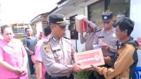 Ny Ifana Dedy Ginting SH serahkan Baksos Kepada Lansia
