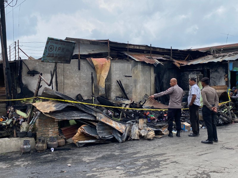 Tragis Warung Kelontong Milik Wartawan Terbakar, Polres Karo Lakukan Penyelidikan
