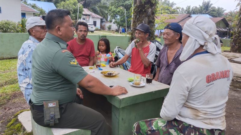 Babinsa Kodim 0204/DS Intensifkan Edukasi Warga di Lokasi TMMD ke-121
