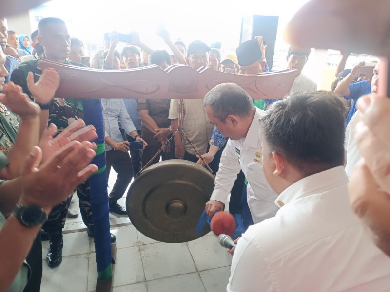 Gedung Pasar Ikan Modern Sibolga Diresmikan Walikota Sibolga, Sekelompok Orang Sempat Ribut