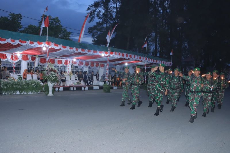 Bupati Karo Cory Sebayang Ikuti Pawai Obor di Kabanjahe: Perwujudan Semangat Perjuangan dan Persatuan