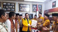 Golkar Resmi Daftarkan Robinsar Sinaga-Muchlis Suhada ke KPU Sibolga untuk Pilkada 2024