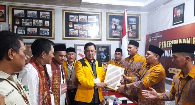 Golkar Resmi Daftarkan Robinsar Sinaga-Muchlis Suhada ke KPU Sibolga untuk Pilkada 2024