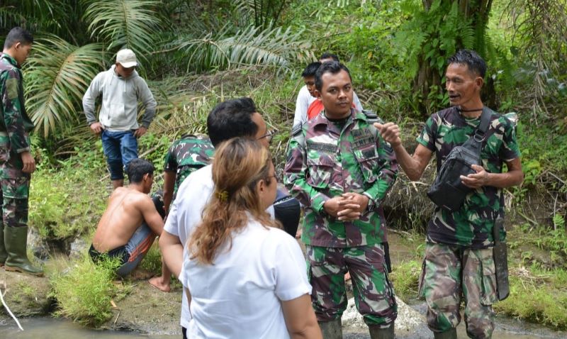 Staf SDA-BMBK Cek Utilisasi Sumber Air Pompa Hidram TMMD 121 Kodim 0204/DS