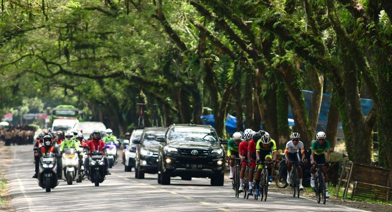26 Atlet Balap Sepeda Road Race Taklukan Jalan Lintas Serdang Bedagai-Parapat