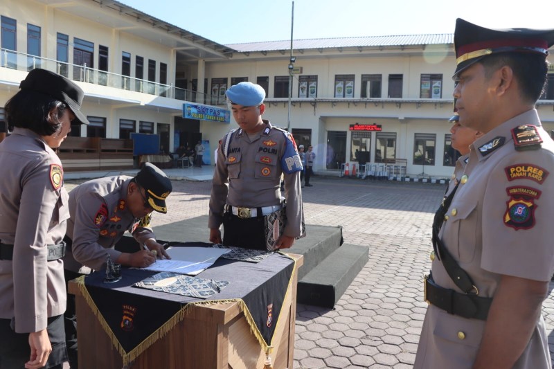 Kapolres Karo Pimpin Sertijab: Iptu Poltak Hamonangan Resmi Jabat Kapolsek Kuta Buluh