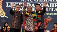 Pj Gubernur Agus Fatoni Beri Penghargaan kepada Para Legenda Olahraga Sumut Pj Gubernur Agus Fatoni Beri Penghargaan kepada Para Legenda Olahraga Sumut