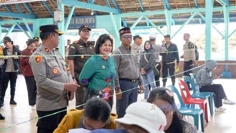 Bupati Karo Gunakan Hak Suara di Kelurahan Gung Leto Kabanjahe