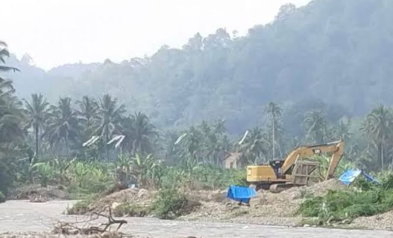 Ekskavator Tambang Emas Kembali Hancurkan Hulu Sungai Batang Gadis, Warga Khawatirkan Dampak Lingkungan