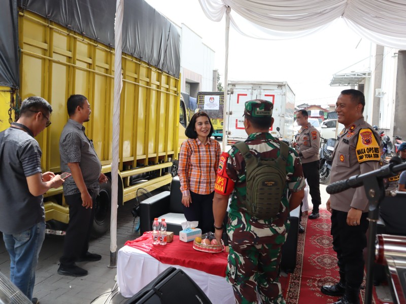 KPU Medan Lepas Distribusi Logistik Pilkada 2024 ke Kecamatan dan Kelurahan