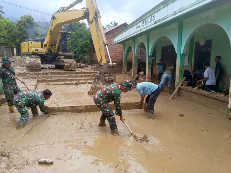Kodam I/BB Siagakan PRCPB di Lokasi Banjir Bandang dan Longsor di Tapsel, Padang Lawas Utara dan Mandaling Natal.