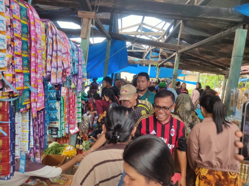 Masinton Pasaribu Prihatin Melihat Kondisi Pasar Pandan