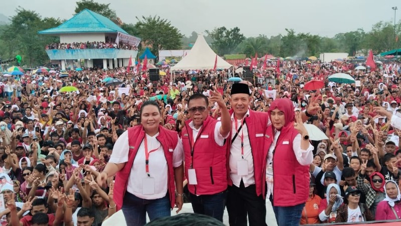 Masyarakat Tapteng Padati Lapangan Terminal Pandan Kampanye Masinton-Mahmud