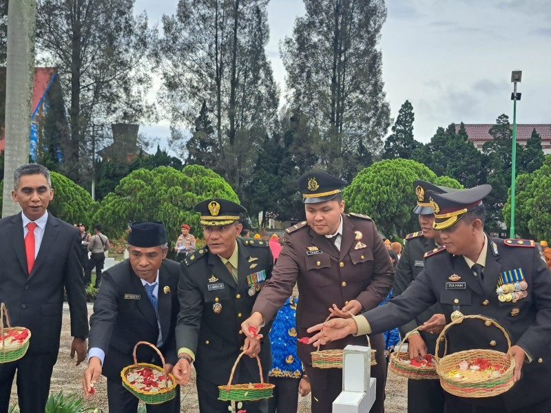 Peringatan Hari Pahlawan 2024 di Karo, Khidmat Dihadiri Wakil Bupati dan Jajaran TNI-Polri