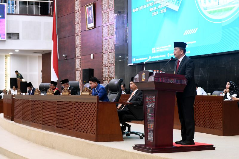 Pj Gubernur Sumut Agus Fatoni Hadiri Pelantikan Wakil Ketua DPRD Sumut Periode 2024-2029