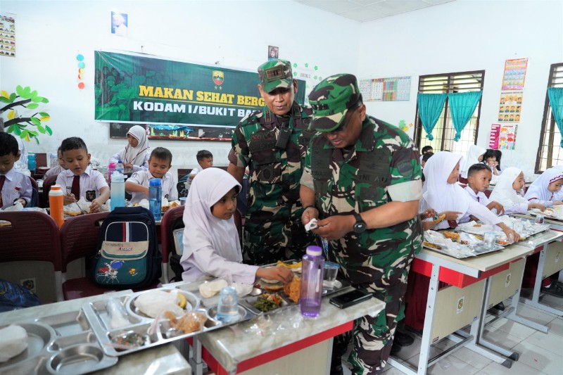 Kodam I/BB Gelar Program "Makanan Sehat Bergizi" untuk Dukung Kesehatan Siswa SDN Petisah Hulu