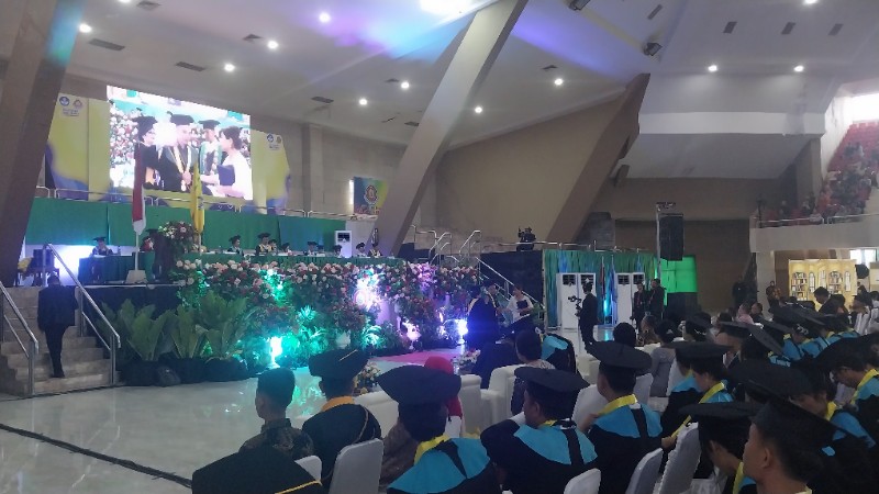 Universitas Darma Agung Wisuda 1.051 Lulusan, Rektor: Jadilah Pemimpin yang Membawa Perubahan