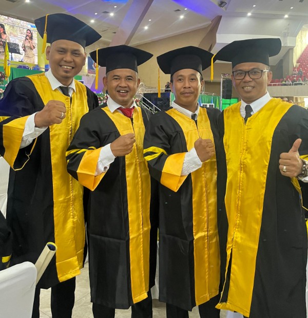Universitas Darma Agung kembali mencatatkan momen bersejarah dengan mewisuda 1.051 lulusan dari berbagai program studi.
