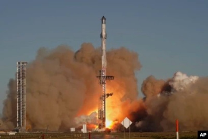 Starship SpaceX Meledak Saat Uji Terbang, Maskapai Alihkan Rute Penerbangan