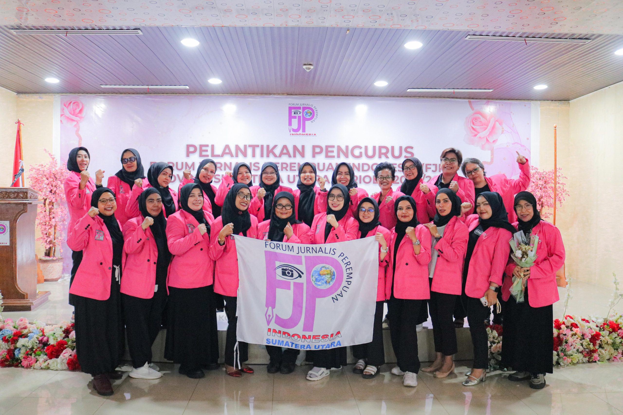 Pelantikan Pengurus Forum Jurnalis Perempuan (FJPI) Sumut Periode 2025-2027 (ist).