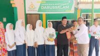 Pewarta Foto PFI Medan Bersama Penerbit Buku Bumi Aksara Serahkan Wakaf Buku ke Kampung Darussalam