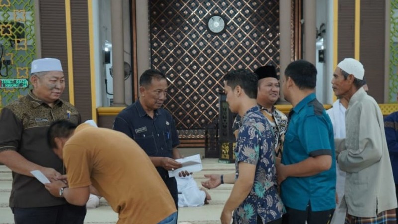 Bersama Wakil Bupati Asahan, BKM Agung H. Achmad Bakrie Kisaran Salurkan Bantuan Kepada Kaum Dhuafa dan Anak Yatim