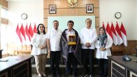 Bupati Pakpak Bharat Pimpin Sertijab Kepala BKPSDM Sartono Padang Purnatugas, Diamin Eva Reuber Sinaga Jabat Plt Bupati Pakpak Bharat Pimpin Sertijab Kepala BKPSDM: Sartono Padang Purnatugas, Diamin Eva Reuber Sinaga Jabat Plt