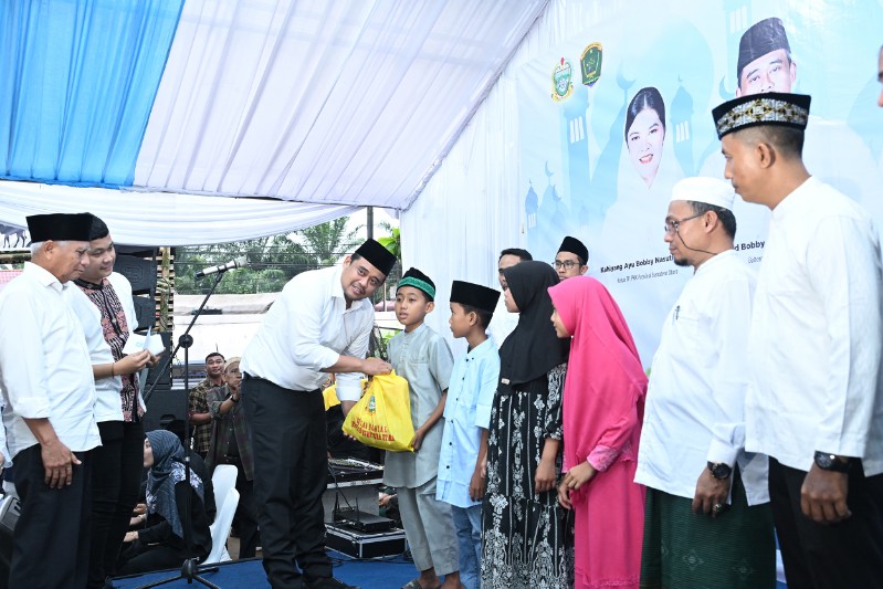 Gubernur Sumut Bobby Nasution Ajak Masyarakat Maksimalkan Fungsi Masjid, Salurkan Bantuan Rp300 Juta di Labura