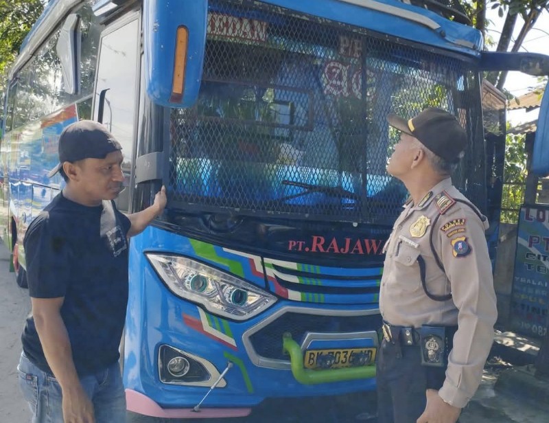 Operasi Ketupat Toba 2025, Sat Binmas Polres Tanjung Balai Sosialisasi Keselamatan ke Supir dan Penumpang