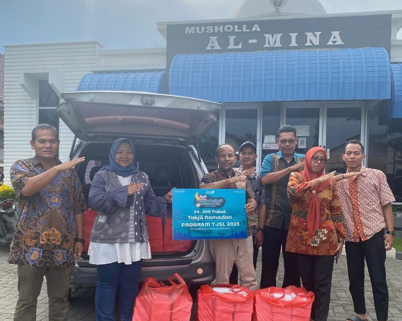 PT Pelindo Regional 1 Belawan Bagikan 350 Paket Takjil dalam Program Pelindo Berbagi Ramadhan 2025