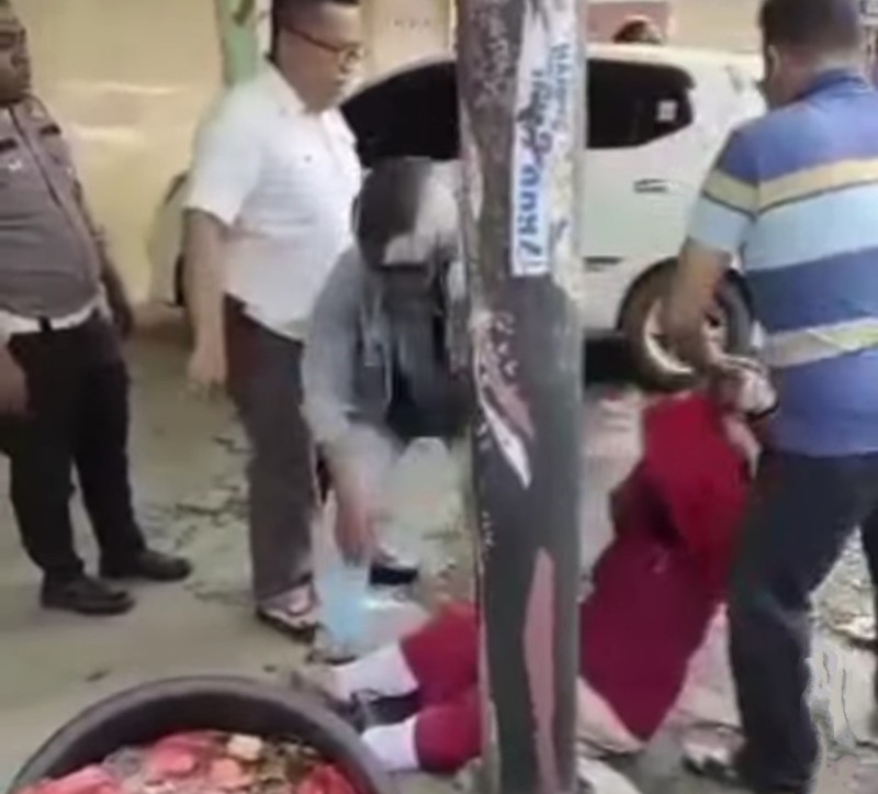 Viral Terlibat Suap Narkoba. Lagi, Viral Personil Sat Lantas Polres Labuhan Batu Tendang Wanita ODGJ