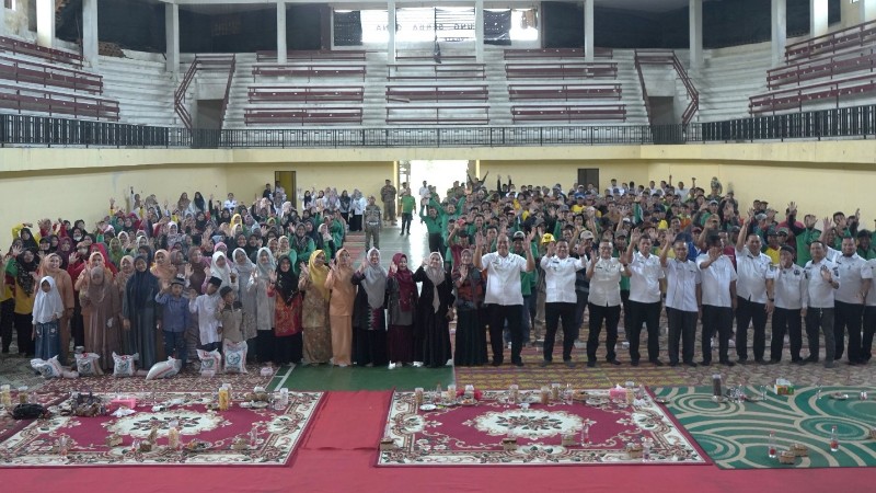 Bupati Asahan dan Wakil Bupati Berikan Salam Hormat Kepada Ratusan Petugas Kebersihan di Kabupaten Asahan