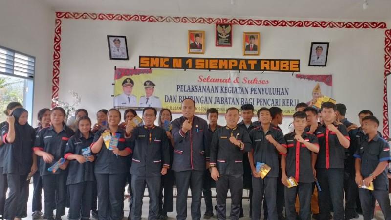 Dinas Sosial Pakpak Bharat Gelar Penyuluhan Karier di SMAN 1 Salak dan SMKN 1 Siempat Rube: Buka Peluang Kerja dan Studi ke Luar Negeri