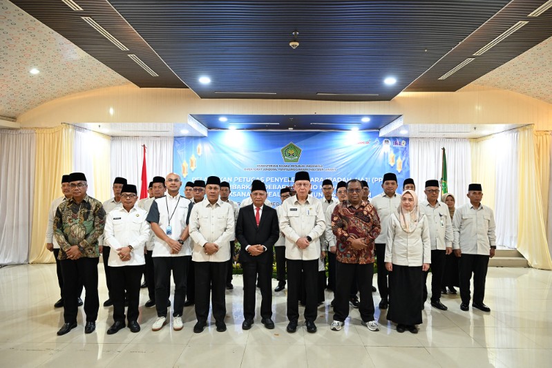 Lantik PPIH Sumut Embarkasi Medan 1446 H, Wakil Gubernur Surya Harapkan Pelayanan Haji Berjalan Optimal
