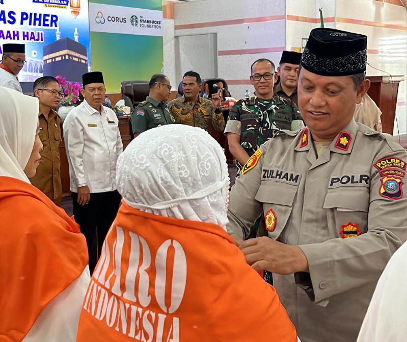 Diwarnai Tradisi Adat Karo "Njunjungken Beras Piher" 24 Calon Jemaah Haji Asal Karo Akan Berangkat