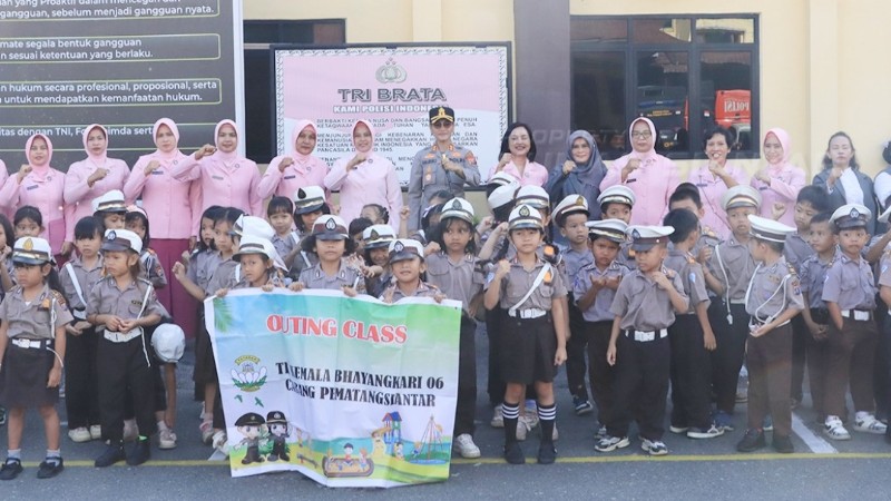 TK Kemala Bhayangkari Kunjungi Polres Pematang Siantar, AKBP Sahudur TM Sitinjak SH SIK MH Perkenalkan Peralatan Samapta