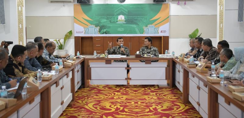 Wagub Fadhlullah Pimpin Rapat Percepatan Pembentukan Koperasi Desa Merah Putih