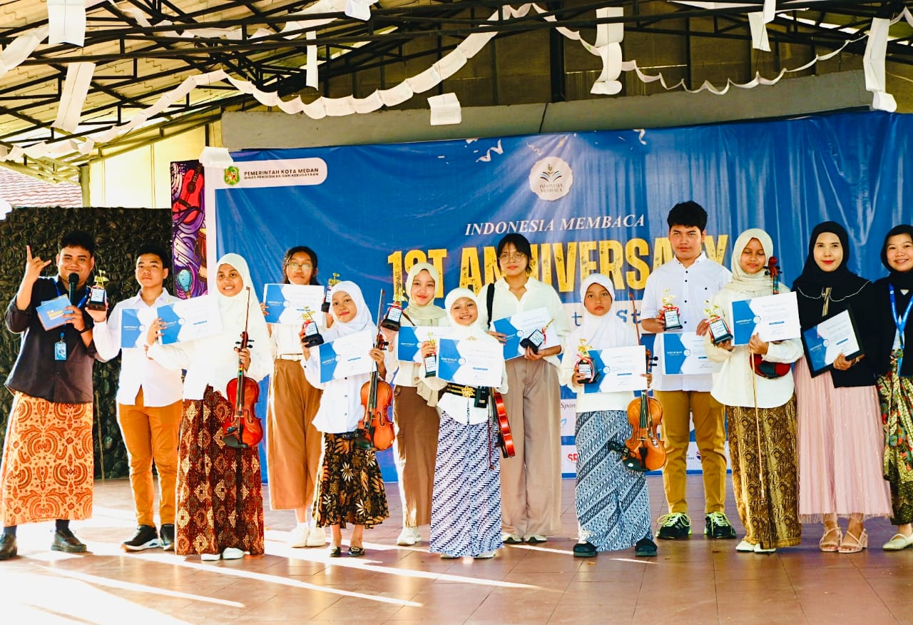 Anak-anak Sekolah Musik Alam tampil memukau pada acara HUT Indonesia Membaca pada 1 Juni 2025 di Taman Budaya, Medan (ist).