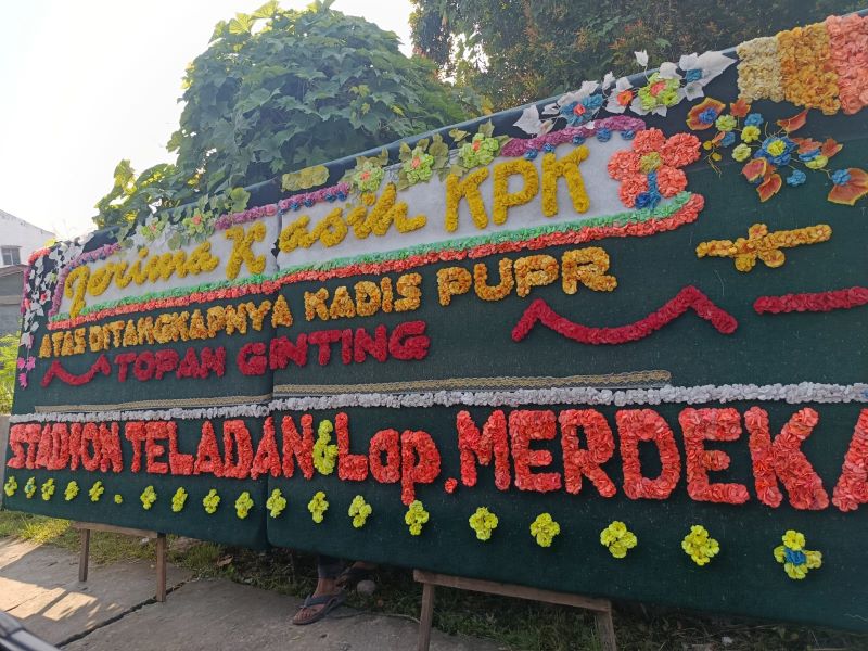 Penangkapan Topan Ginting Disambut Warga Medan, Karangan Bunga Bermunculan di Tiga Titik Kota