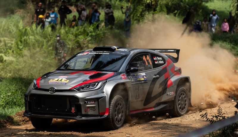 Ryan Nirwan dengan Toyota GR Yaris Rally2 Tampil Juara di Kejurnas Rally 2025