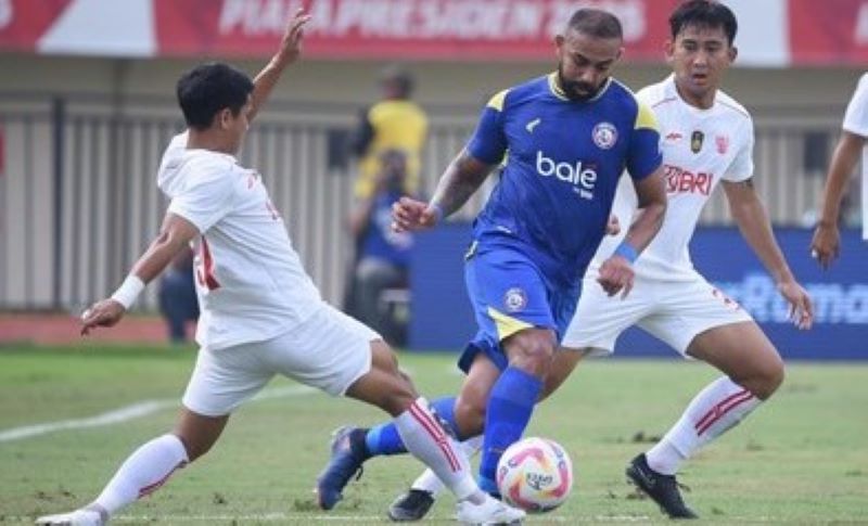 Arema FC Ditahan Imbang Liga Indonesia All Star 2-2 di Menit Akhir, Drama Penalti Warnai Laga Piala Presiden 2025