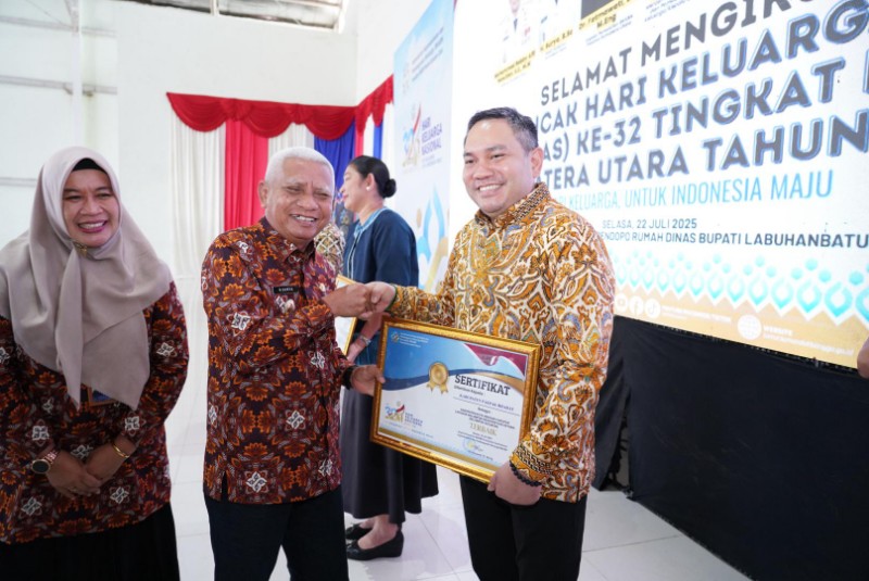 Bupati Pakpak Bharat Terima Penghargaan SIGA BKKBN 2025, Jadi Kabupaten dengan Pelaporan Terbaik di Sumut