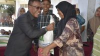 Bupati Tapteng Launching Penyaluran Bantuan Pangan Beras di Kecamatan Pinangsori Bupati Tapteng Launching Penyaluran Bantuan Pangan Beras di Kecamatan Pinangsori