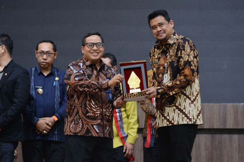 Festival Kemudahan dan Perlindungan Usaha Mikro, Gubernur Sumut Beri Hadiah Gratis Cicilan Kredit Setahun untuk UMKM